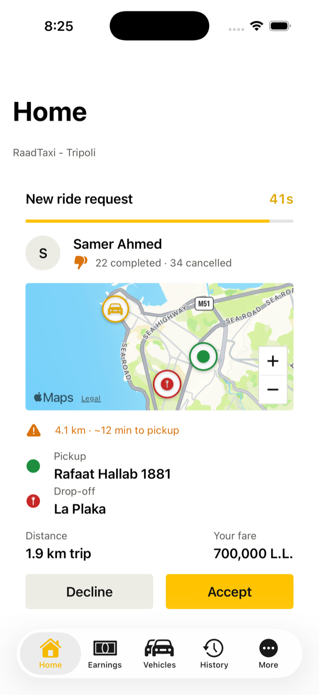 RaadTaxi driver offer screen showing a rider's record of 22 completed and 34 cancelled rides before the driver accepts